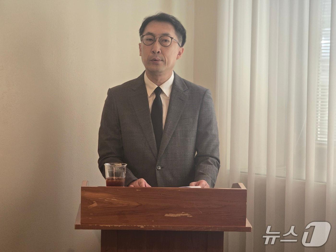 본문 이미지 - 18일 서울 중구 모처에서 열린 기자간담회에서 조영아트서울 신준원 대표가 기자간담회를 진행하고 있다. ⓒ 뉴스1 김정한 기자