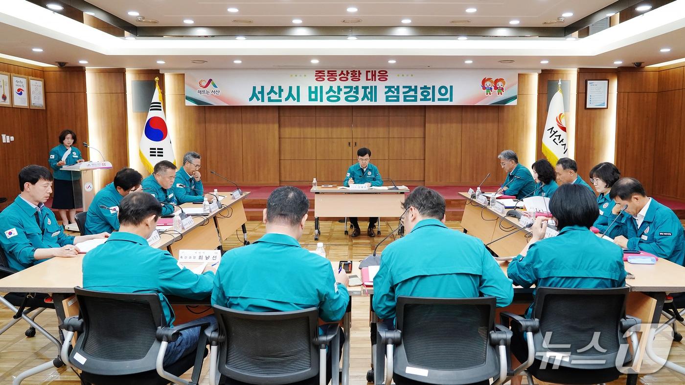 본문 이미지 - 18일 시청 중회의실에서 열린 제3차 비상경제 점검 회의 모습(서산시 제공. 재판매 및 DB금지)2026.5.18/뉴스1
