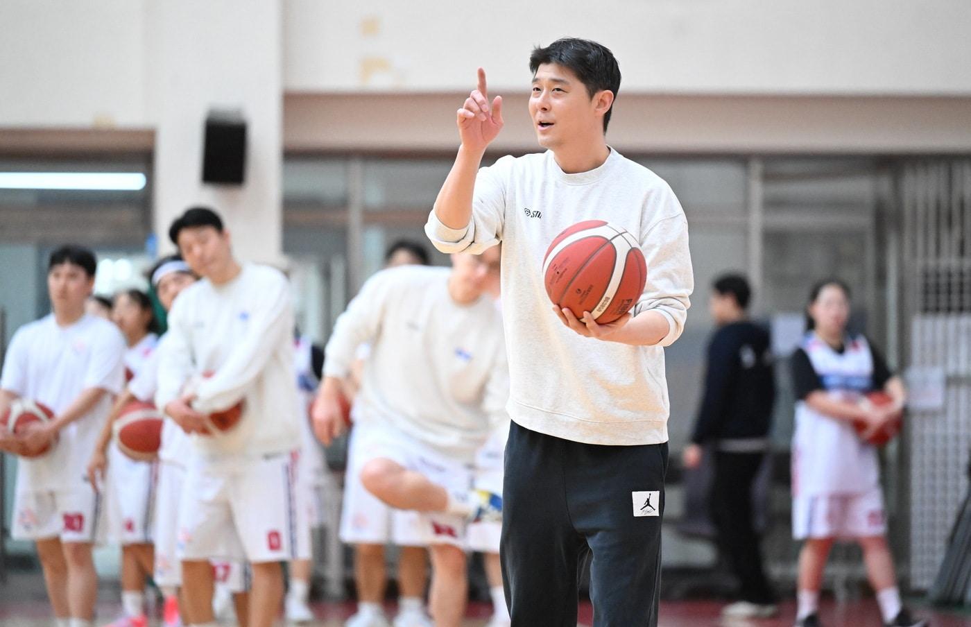 본문 이미지 - 김도수 부산 KCC 수석코치. (KBL 제공)