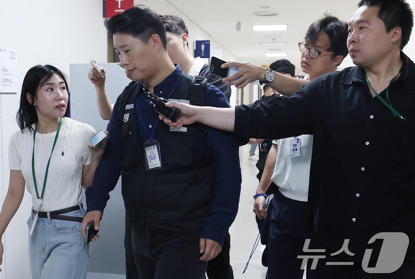 본문 이미지 - 최승호 삼성그룹 초기업노동조합 삼성전자지부 위원장이 총파업 예고 시한을 이틀 앞둔 19일 오전 정부세종청사 중앙노동위원회에서 열린 2차 사후조정 최종 회의에 참석하고 있다. 2026.5.19 ⓒ 뉴스1 오대일 기자