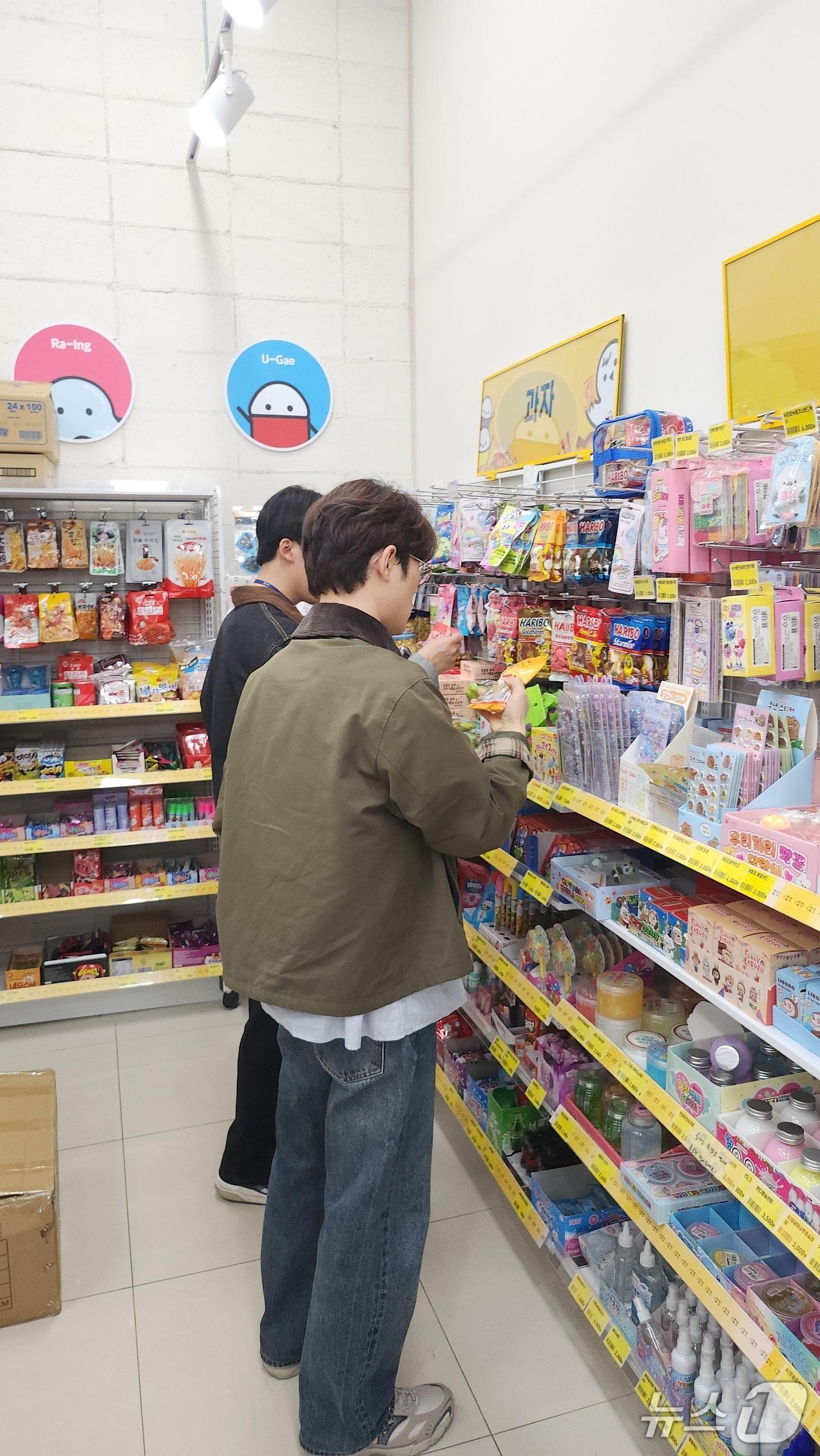본문 이미지 - 춘천시, 지역 내 무인식품판매점 전수점검 진행 현장.(춘천시 제공, 재판매 및 DB금지)