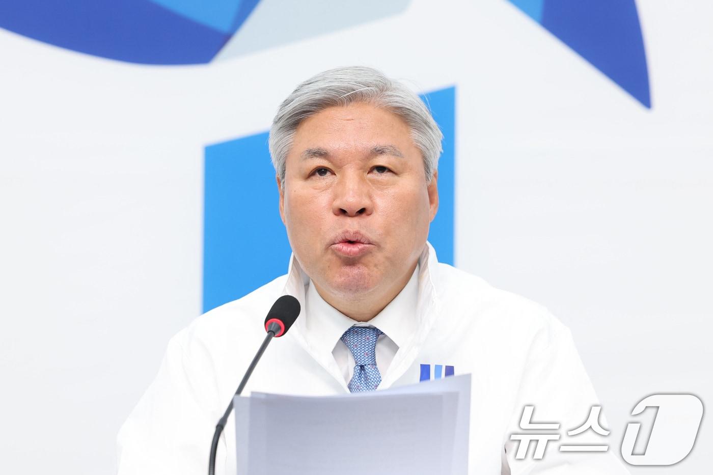 본문 이미지 - 서왕진 조국혁신당 원내대표가 19일 서울 여의도 국회에서 열린 중앙선거대책위원회에서 발언하고 있다. 2026.5.19 ⓒ 뉴스1 신웅수 기자