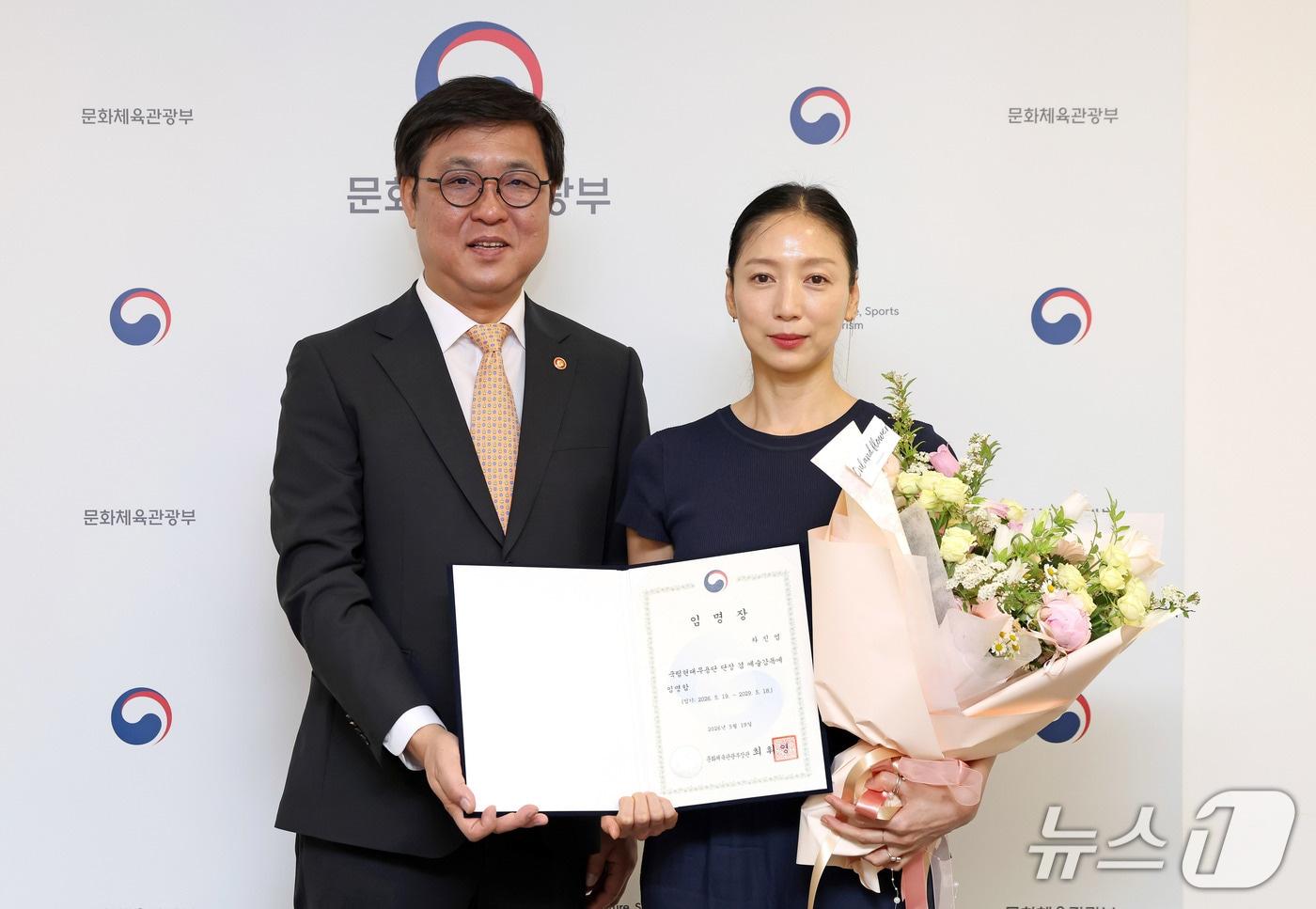 본문 이미지 - 문화체육관광부가 재단법인 국립현대무용단 단장 겸 예술감독에 차진엽 콜렉티브A 대표 및 예술감독을 19일 임명했다.