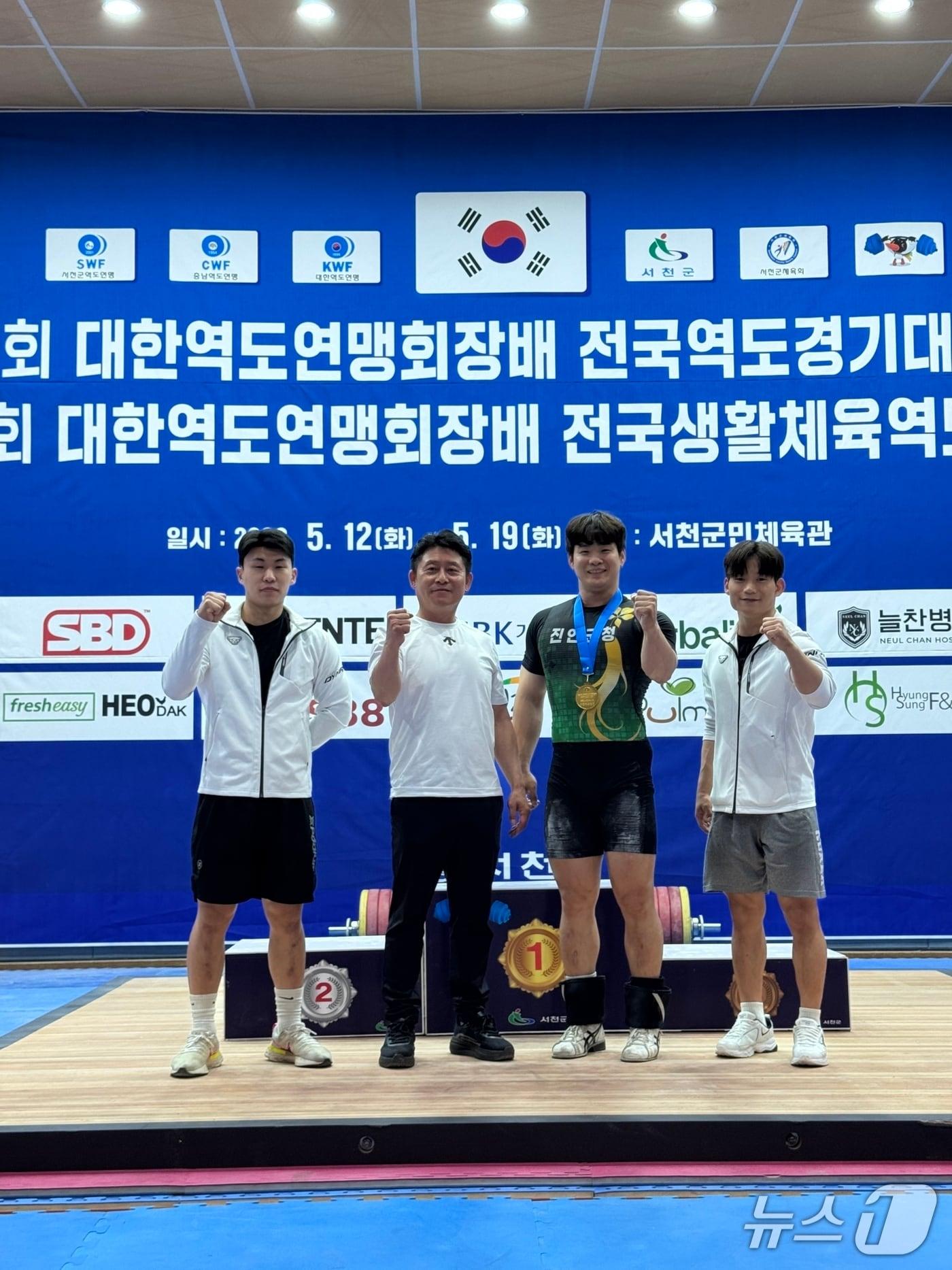 본문 이미지 - 전북 진안군은 군청 역도선수단이 충남 서천에서 열린 제4회 대한역도연맹회장배 전국역도경기대회에서 금메달 5개, 은메달 1개, 동메달 2개를 획득했다.(진안군제공, 재판매 및 DB금지)2026.5.19/뉴스1