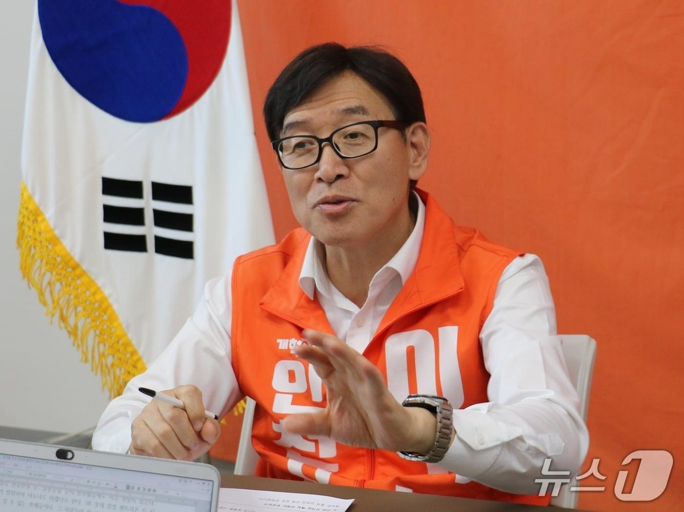 본문 이미지 - 이기붕 개혁신당 인천시장 후보가 지난 18일 뉴스1과 인터뷰하고 있다. / 뉴스1 ⓒ News1
