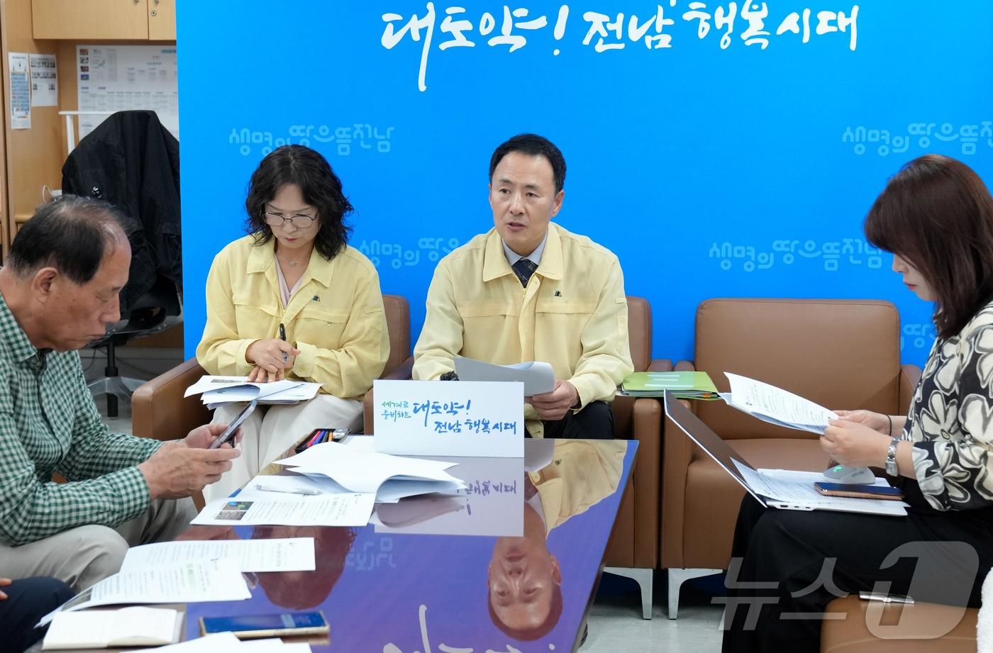 본문 이미지 - 김인천 서부지방산림청장이 19일 전남도청을 찾아 산사태 방지 대책을 발표하고 있다.(서부지방산림청 제공. 재판매 및 DB금지) 2026.5.19 ⓒ 뉴스1