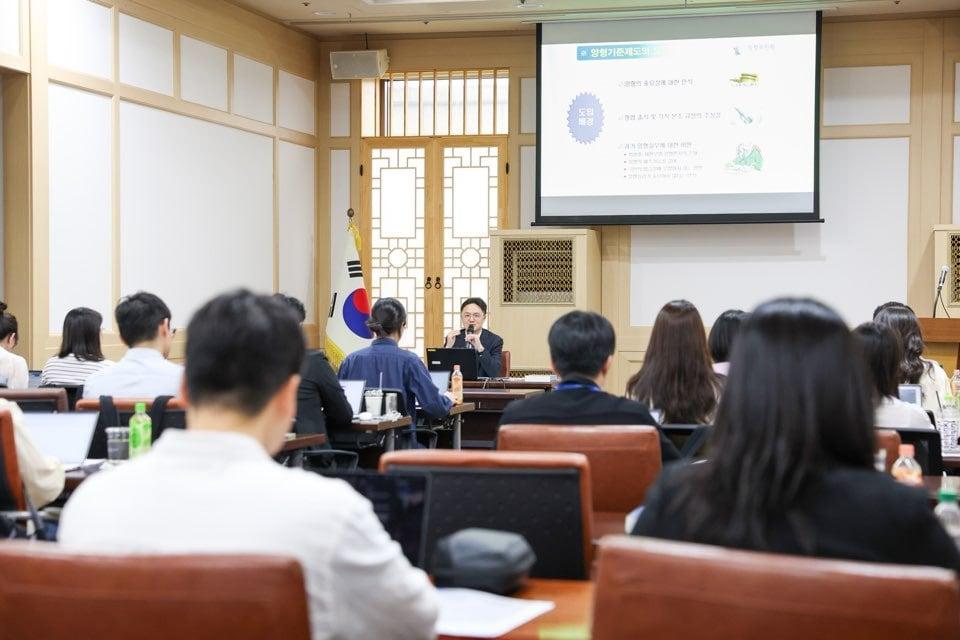 본문 이미지 - 법조출입기자 대상 양형기준 설명회. (대법원 제공)