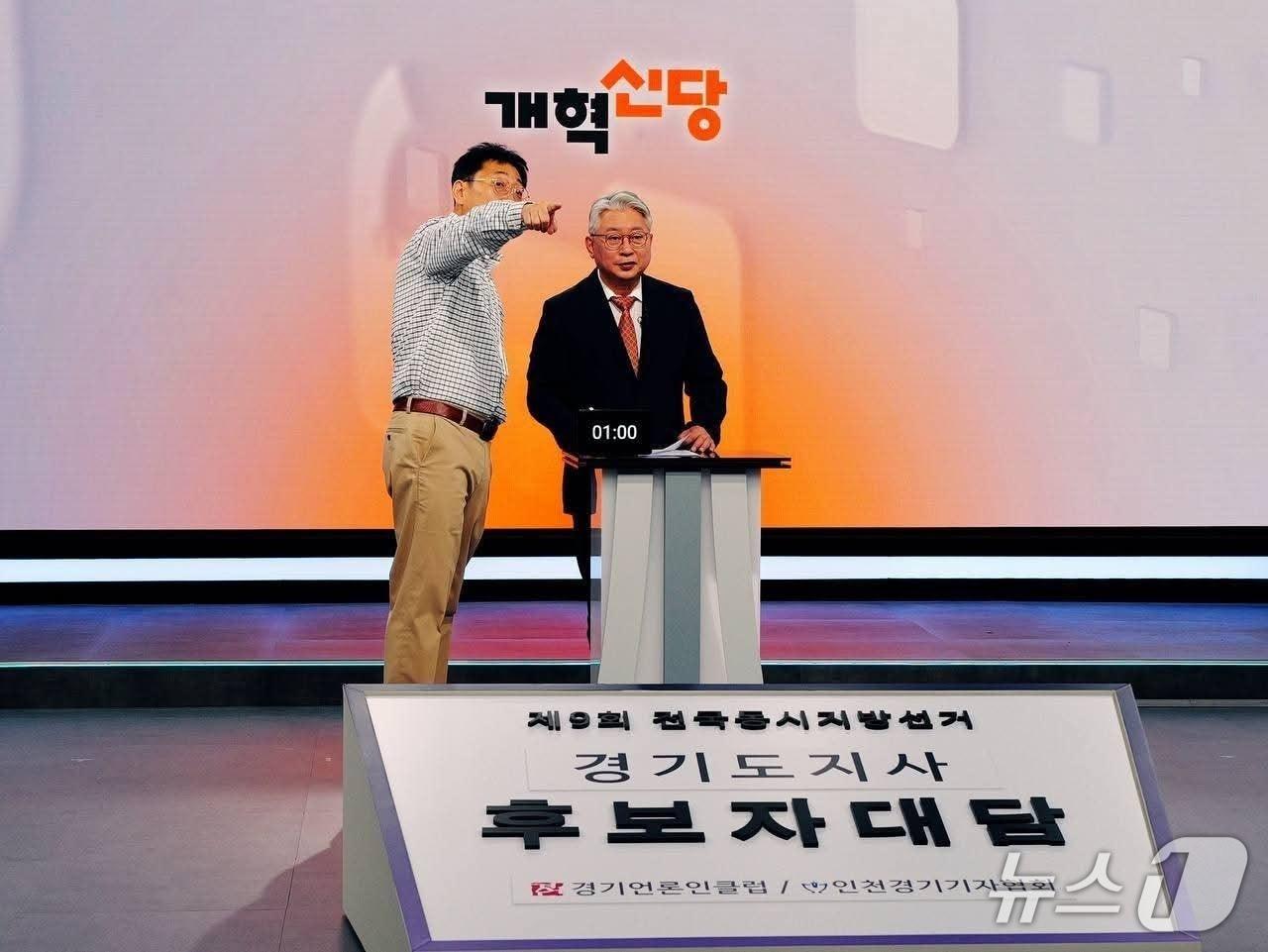 본문 이미지 - 조응천 개혁신당 경기도지사 후보가 경기도지사 후보 초청 토론회에서 대담을 준비하고 있다.(조 후보 캠프 제공. 재판매 및 DB금지)