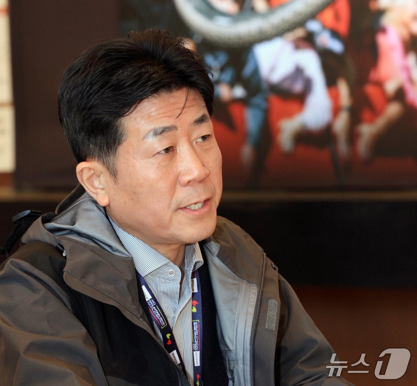 본문 이미지 - 황기영 KG모빌리티 대표가 지난 1일 강원 평창군 모나용평에서 기자들과 만나 대화하는 모습(KG모빌리티 제공) 2026.5.4/뉴스1