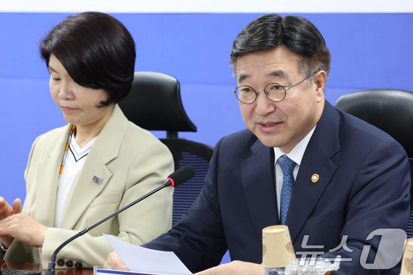 본문 이미지 - 윤호중 행정안전부 장관이 20일 서울 여의도 국회 의원회관에서 열린 하천계곡 정비 관련 당정협의에서 발언하고 있다. 2026.5.20 ⓒ 뉴스1 신웅수 기자