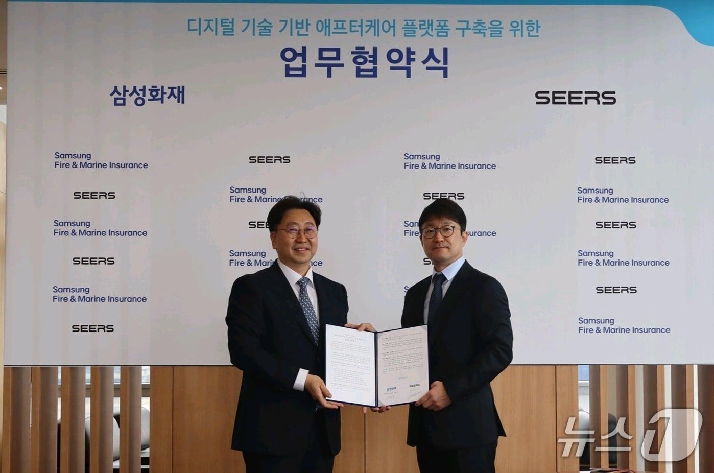 본문 이미지 - 삼성화재 헬스케어사업팀장 이해성 상무(왼쪽)와 씨어스 이영신 대표(오른쪽)가 디지털 헬스케어 공동사업 추진을 위한 업무협약식에 참석했다/사진제공=삼성화재
