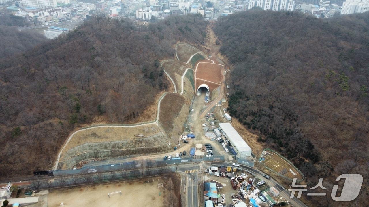 본문 이미지 - 전북 군산시 4토지~리츠프라자호텔 도로개설·확장공사 현장.(군산시 제공. 재판매 및 DB 금지)