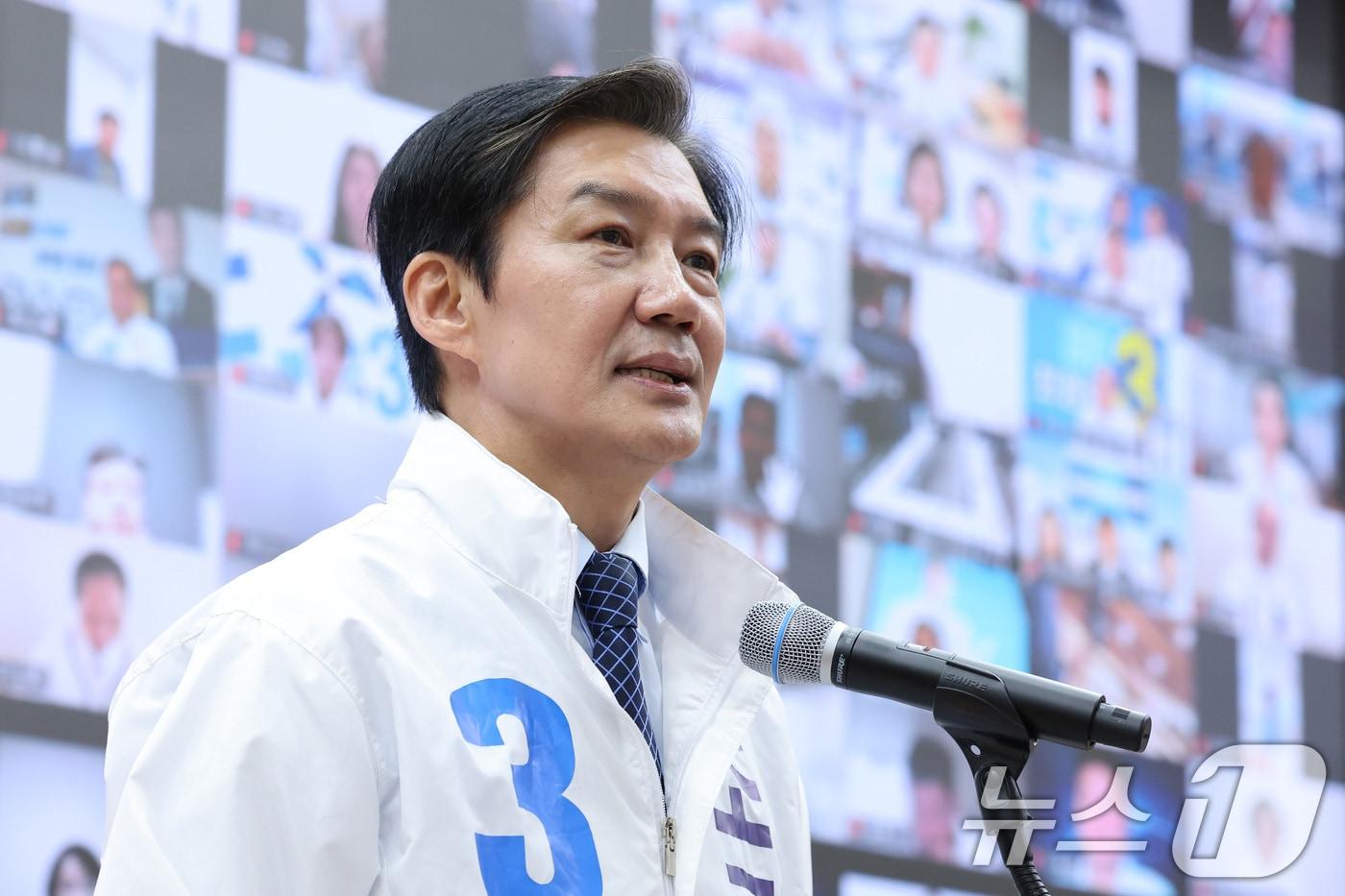 본문 이미지 - 조국 조국혁신당 대표가 20일 서울 여의도 국회 의원회관에서 열린 조국혁신당 파란개비 선대위 승리의 파란 출정식에서 인사말을 하고 있다. 2026.5.20 ⓒ 뉴스1 신웅수 기자