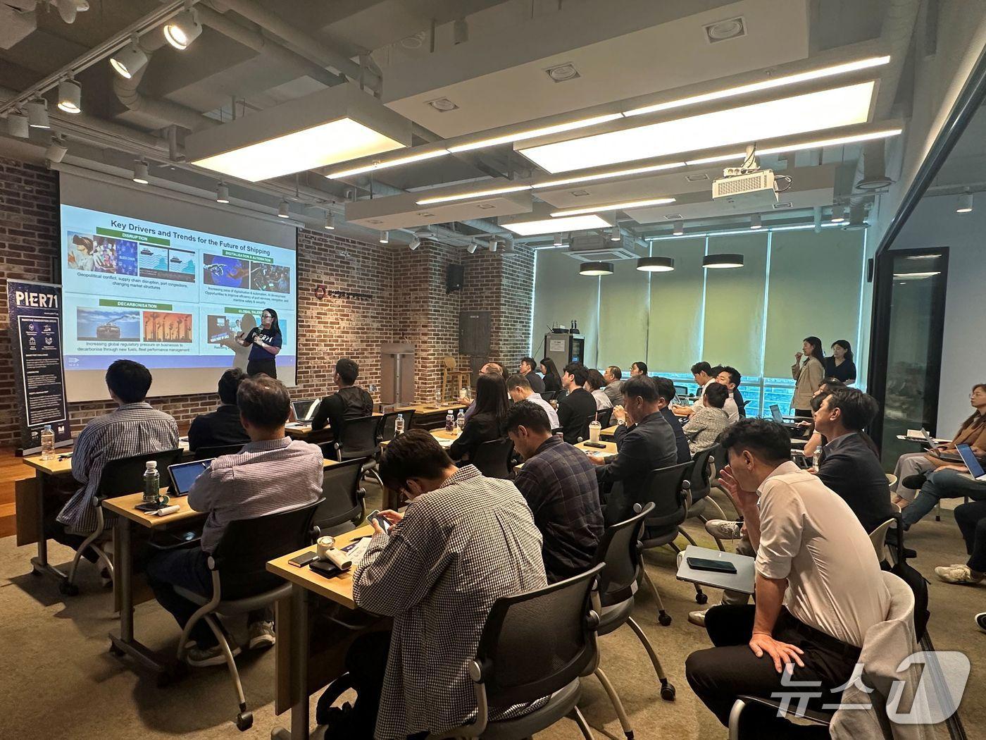 본문 이미지 - 19일 부산창조경제혁신센터 콘퍼런스장에서 'Smart Port Challenge Roadshow in Busan 2026'이 진행됐다. (부산창조경제혁신센터 제공. 재판매 및 DB금지)