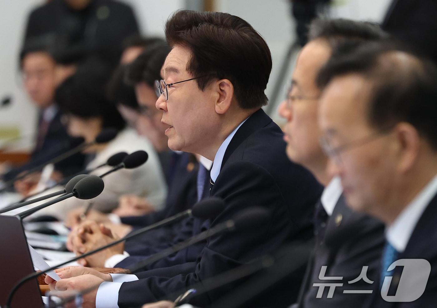본문 이미지 - 이재명 대통령이 20일 청와대에서 열린 제22회 국무회의 겸 제9차 비상경제점검회의에서 발언을 하고 있다. 2026.5.20 ⓒ 뉴스1 허경 기자
