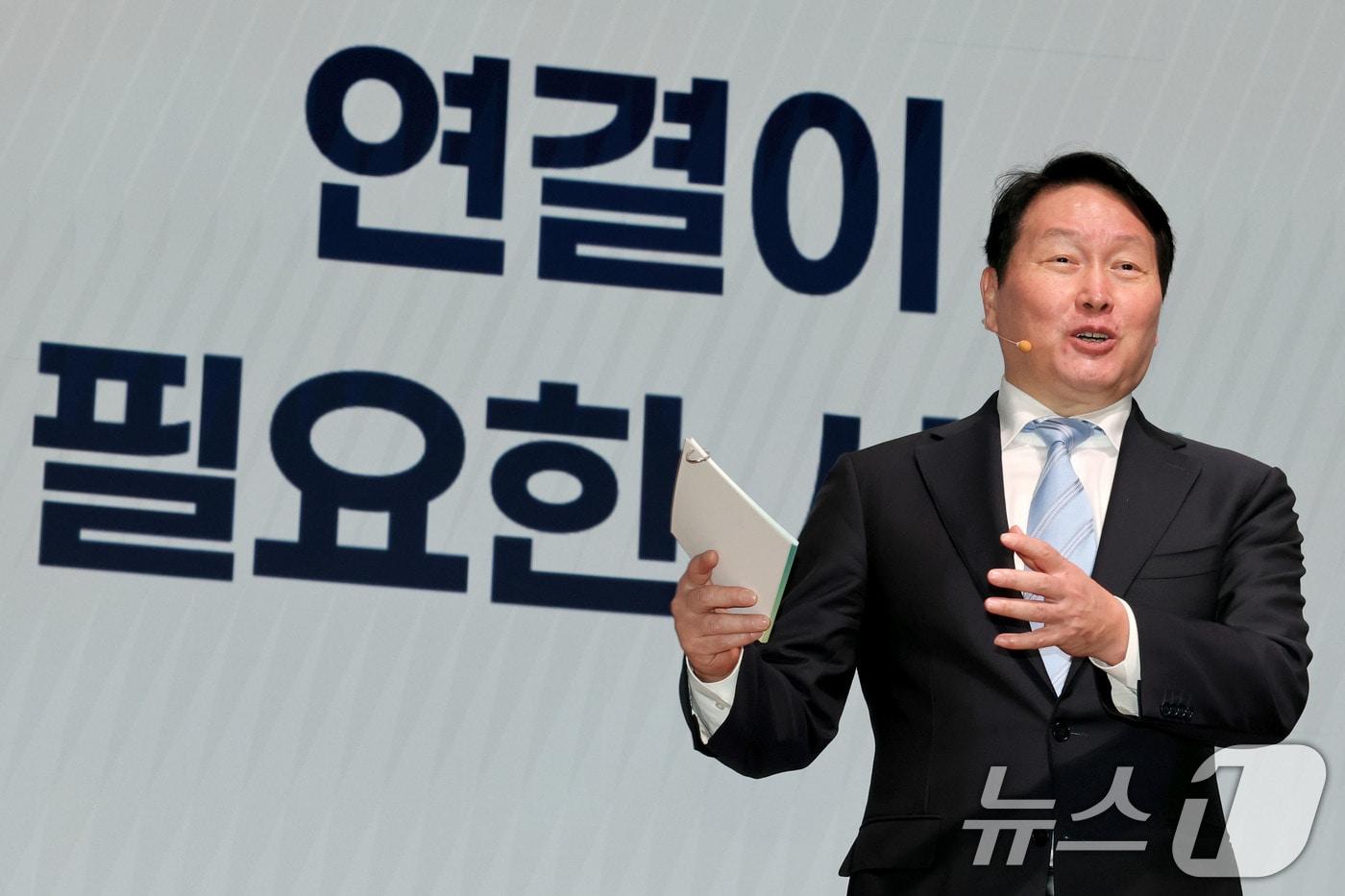 본문 이미지 - 최태원 대한상의 회장이 20일 오후 서울 중구 대한상공회의소에서 열린 '2026 ERT(신기업가정신협의회) 멤버스 데이'에서 인사말을 하고 있다. 2026.5.20 ⓒ 뉴스1 이광호 기자