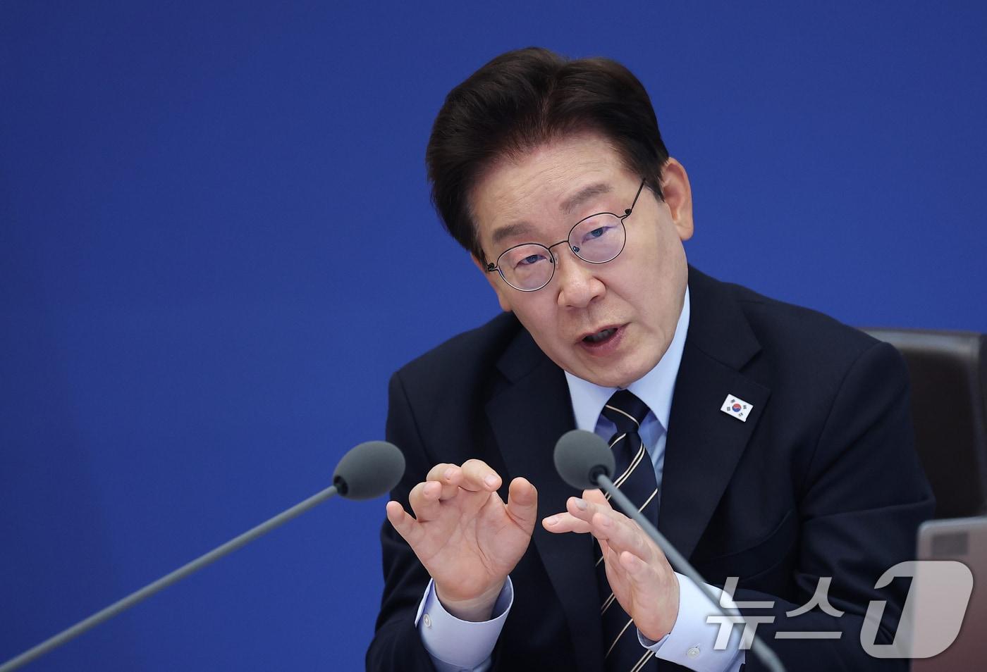 본문 이미지 - 이재명 대통령이 20일 청와대에서 열린 제22회 국무회의 겸 제9차 비상경제점검회의에서 발언을 하고 있다. 2026.5.20 ⓒ 뉴스1 허경 기자