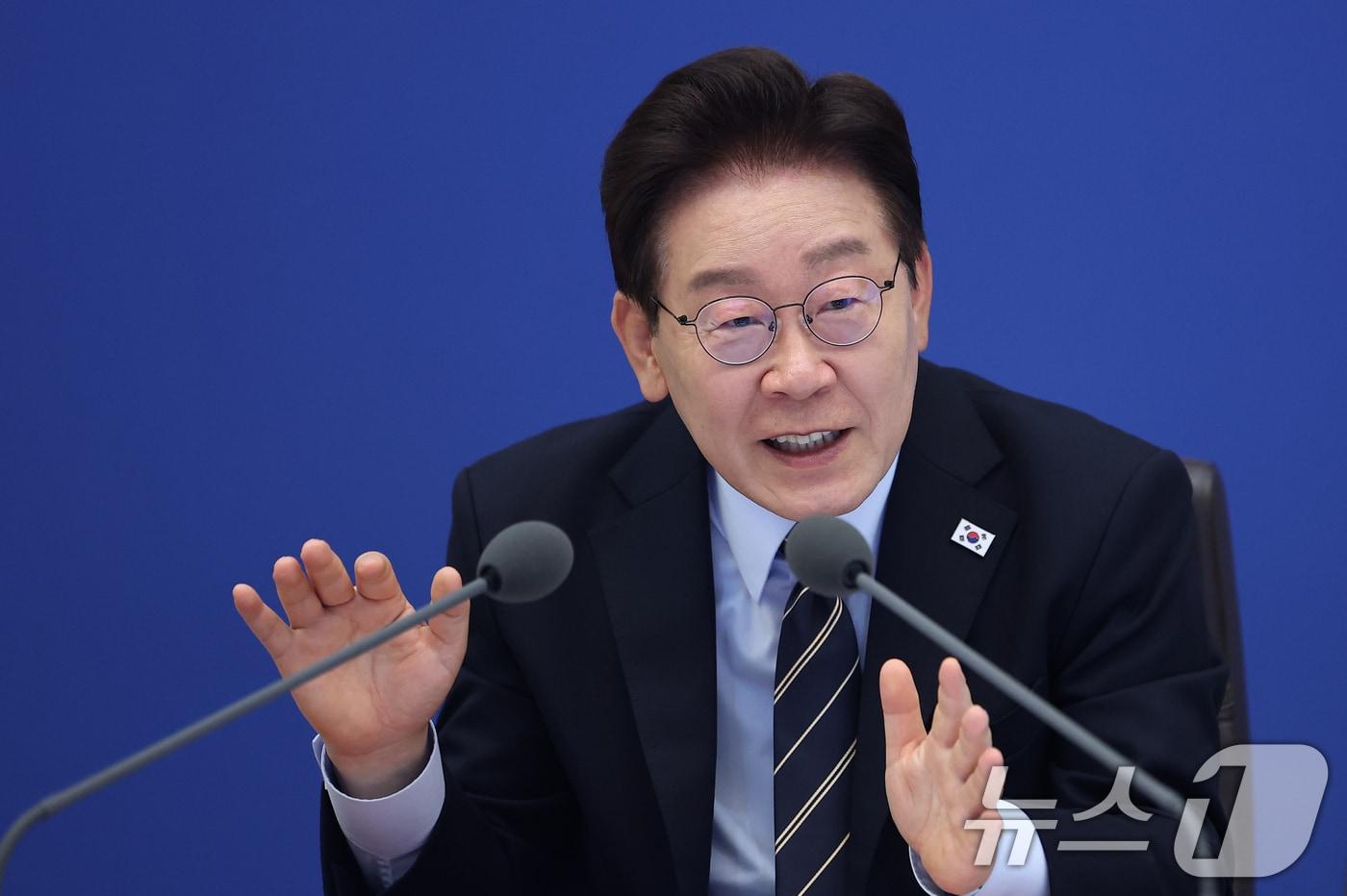 본문 이미지 - 이재명 대통령이 20일 청와대에서 열린 제22회 국무회의 겸 제9차 비상경제점검회의에서 발언을 하고 있다. 2026.5.20 ⓒ 뉴스1 허경 기자