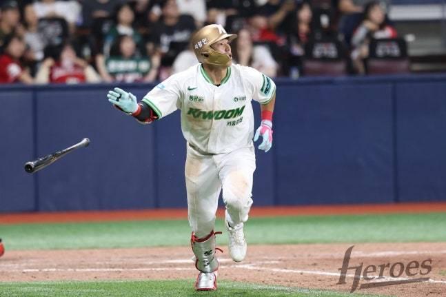 본문 이미지 - 키움 김웅빈이 이틀 연속 끝내기 안타로 팀의 3연승을 이끌었다.(키움 히어로즈 제공)