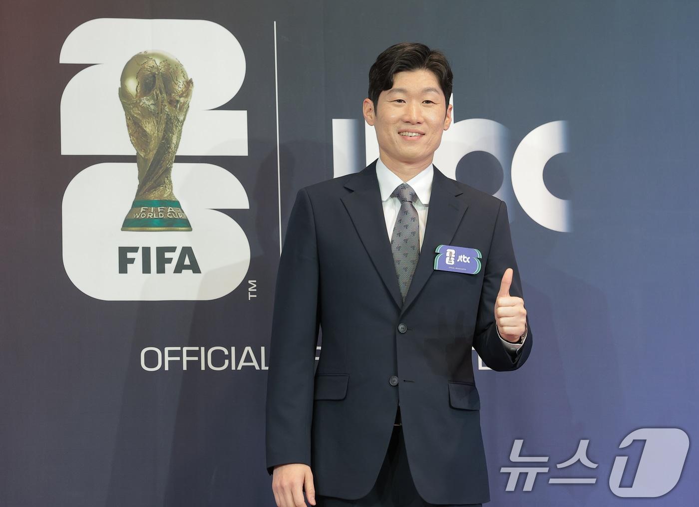 본문 이미지 - 박지성 해설위원이 21일 서울 중구 앰배서더 풀만 호텔에서 열린 JTBC '2026 FIFA 북중미 월드컵' 기자간담회에 참석해 포즈를 취하고 있다. 2026.5.21 ⓒ 뉴스1 권현진 기자