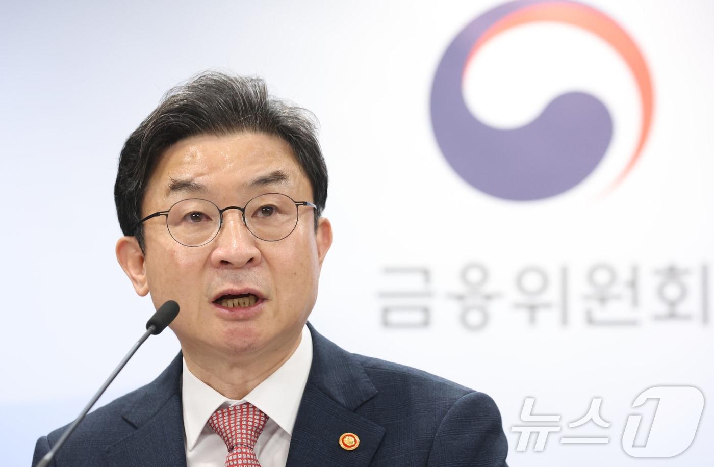 본문 이미지 - 이억원 금융위원장이 21일 서울 종로구 세종대로 정부서울청사에서 기자간담회를 하고 있다. ⓒ 뉴스1 김명섭 기자