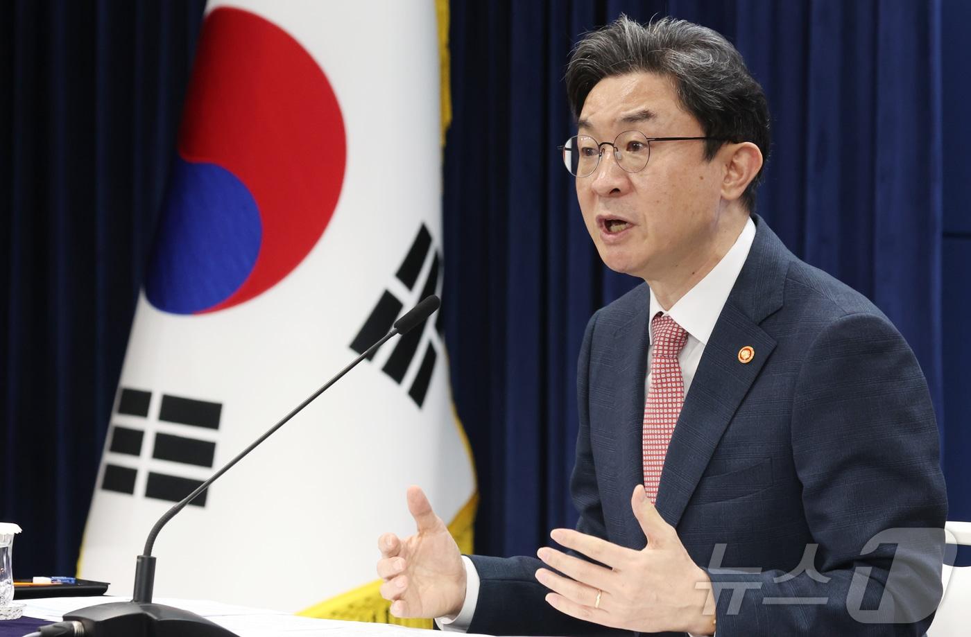 본문 이미지 - 이억원 금융위원장이 21일 서울 종로구 세종대로 정부서울청사에서 기자간담회를 하고 있다. ⓒ 뉴스1 김명섭 기자