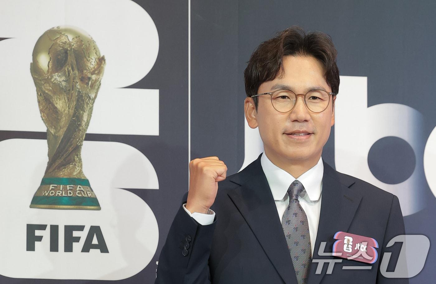 본문 이미지 - 이광용 캐스터가 21일 서울 중구 앰배서더 풀만 호텔에서 열린 JTBC '2026 FIFA 북중미 월드컵' 기자간담회에 참석해 포즈를 취하고 있다. 2026.5.21 ⓒ 뉴스1 권현진 기자