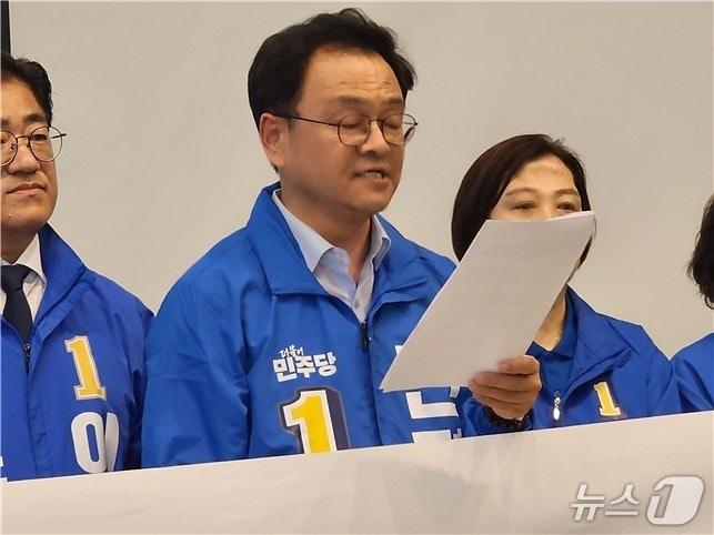 본문 이미지 - 20일 김포 걸포역 인근에서 열린 '인천2호선 일산 연장선' 예타 통과 촉구 기자회견에서 민경선 고양시장 후보가 발언을 진행하고 있다. (민경선 후보사무실 제공, 재판매 및 DB금지)