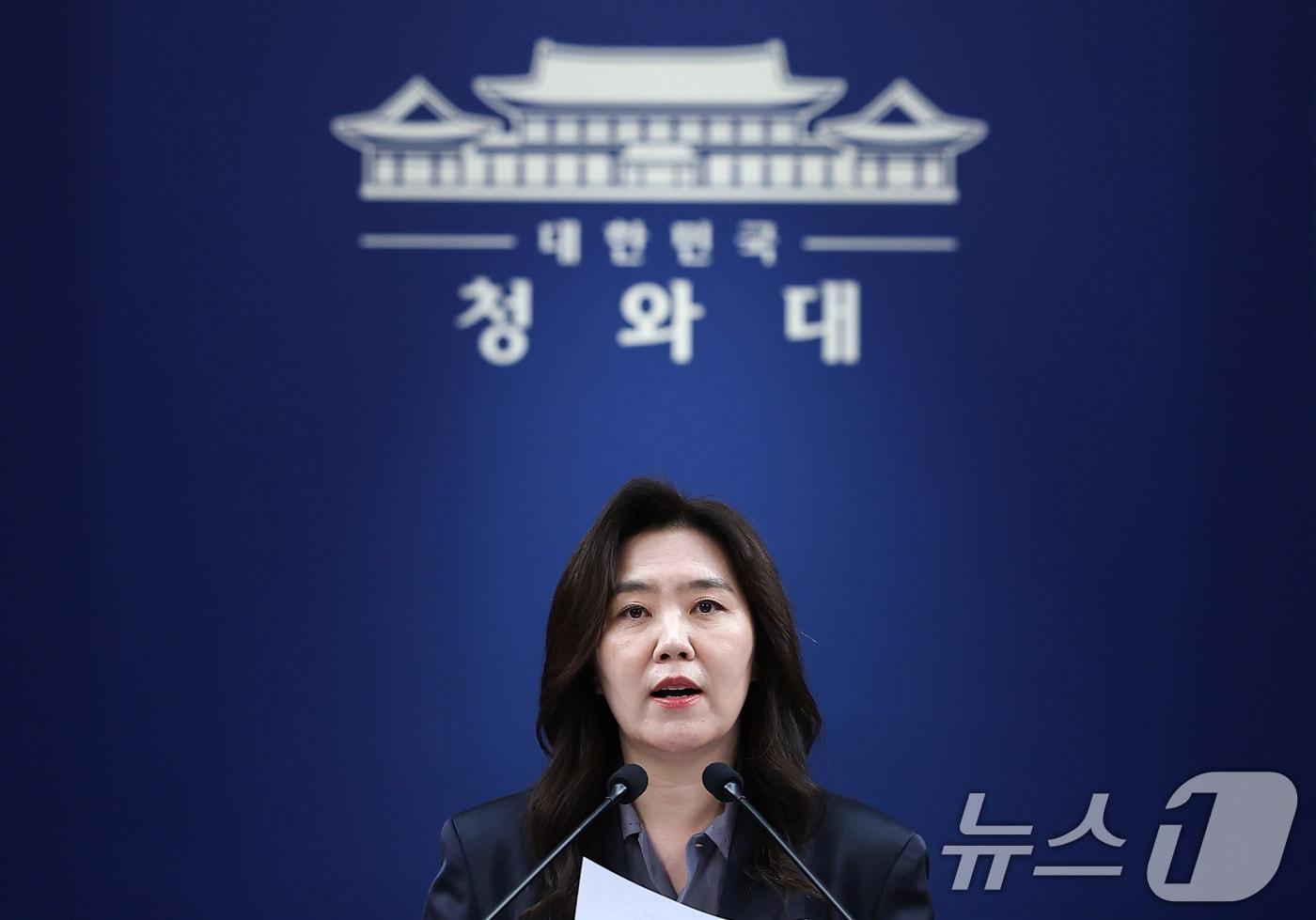 본문 이미지 - 강유정 수석대변인이 21일 청와대 춘추관에서 현안 관련 브리핑을 하고 있다. (청와대통신사진기자단) 2026.5.21 ⓒ 뉴스1 이재명 기자
