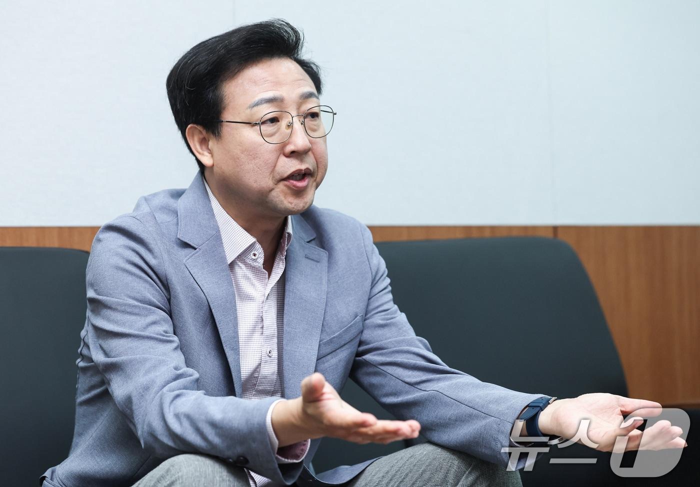 본문 이미지 - 최진무 경희대학교 지리학과 교수가 21일 서울 동대문구 경희대 네오르네상스관에서 뉴스1과 인터뷰를 하고 있다. ⓒ 뉴스1 임지훈 인턴기자