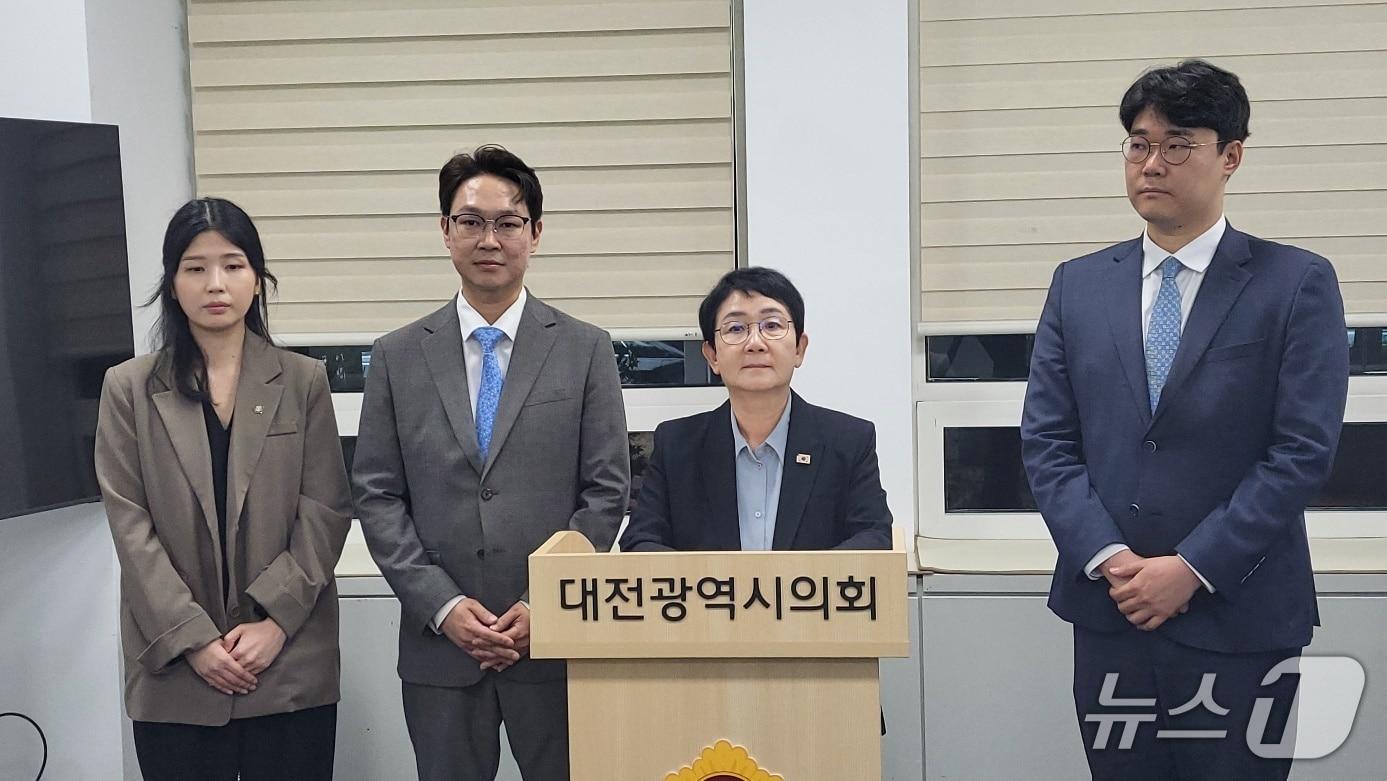 본문 이미지 - 더불어민주당 대전시당 선대위 박정현 총괄선대위원장이 21일 오후 시의회 기자실에서 회견을 하고 있다. (박종명 기자) / 뉴스1