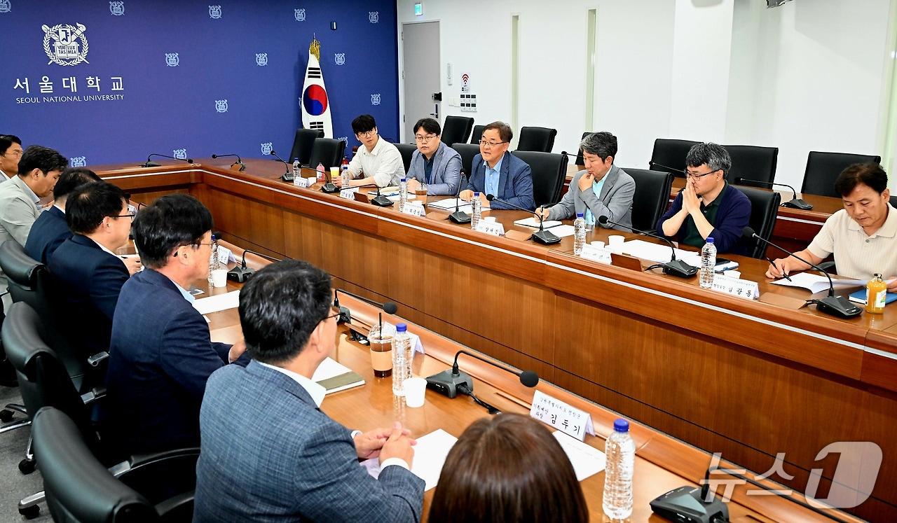 본문 이미지 - 강원 평창군과 서울대 그린바이오 과학기술연구원(GBST)가 21일 서울대 평창캠퍼스에서 '평창군-GBST 지역 상생 업무협의회'를 개최했다. (평창군 제공. 재판매 및 DB금지) 2026.5.21/뉴스1