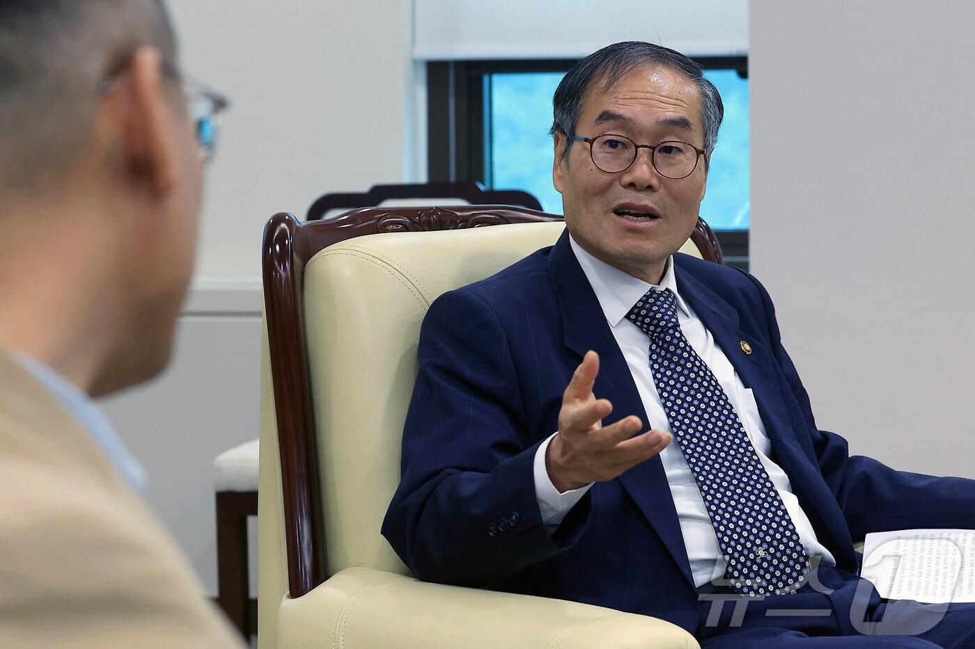 이용철 방위사업청장은 한국 방산업의 비약적 성과를 평가하면서도 일본 등 새로운 경쟁국을 이길 수 있는 새로운 제도 도입의 필요성을 역설했다. 2026.5.21 ⓒ 뉴스1 박정호 기자