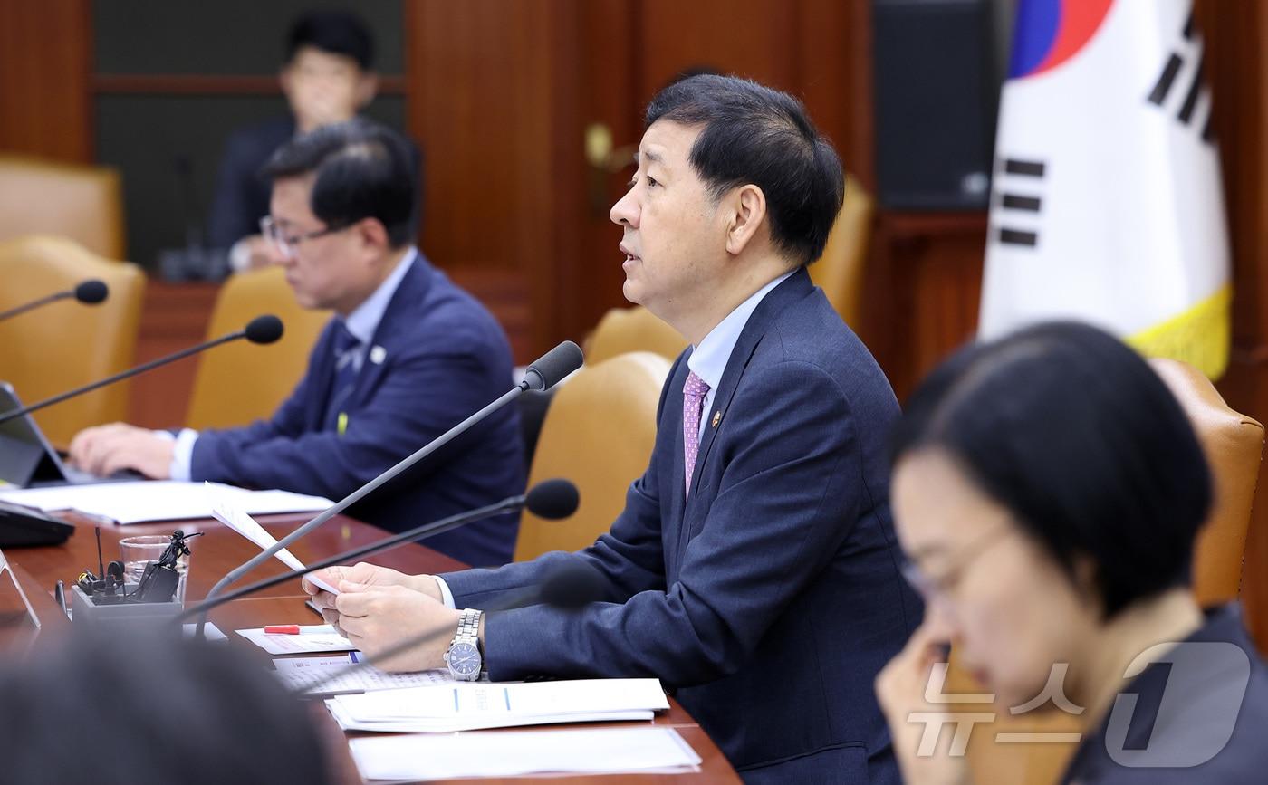 본문 이미지 - 구윤철 경제부총리 겸 재정경제부 장관이 22일 서울 종로구 정부서울청사에서 열린 비상경제본부 회의 겸 경제관계장관회의·국가창업시대 전략회의 및 부동산관계장관회의에서 모두발언을 하고 있다. 2026.5.22 ⓒ 뉴스1 김성진 기자