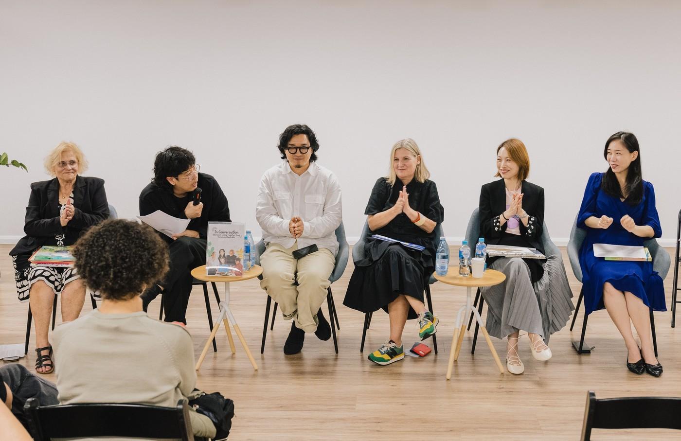 본문 이미지 - 대담 '한국과 호주가 말하는 함께 사는 이야기' 현장 사진(한국문화예술위원회 제공)