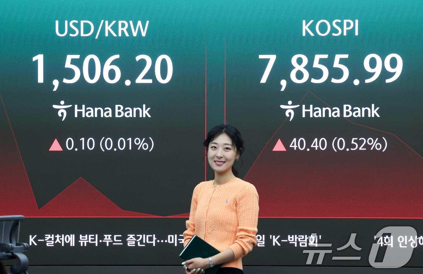 본문 이미지 - 코스피가 상승 출발한 22일 오전 서울 중구 하나은행 본점 딜링룸 전광판에 코스피 지수, 원·달러 환율이 표시되고 있다. 2026.5.22 ⓒ 뉴스1 임지훈 인턴기자