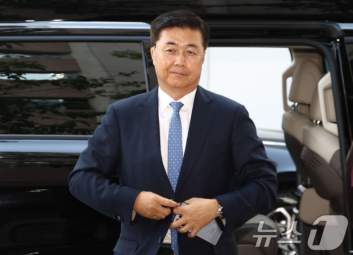 본문 이미지 - 홍장원 전 국가정보원 1차장이 지난달 22일 내란중요임무 종사 혐의 피의자 조사를 받기 위해 경기 과천 2차 종합특검 사무실로 출석하고 있다. 2026.5.22 ⓒ 뉴스1 김민지 기자