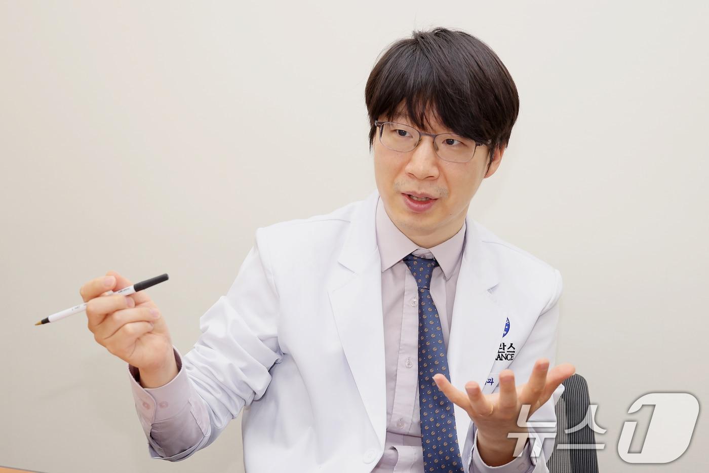 본문 이미지 - 김창곤 연세암병원 종양내과 교수가 서울 서대문구 연세암병원 중입자치료센터에서 뉴스1과 인터뷰하고 있다. ⓒ 뉴스1 조연우 인턴기자