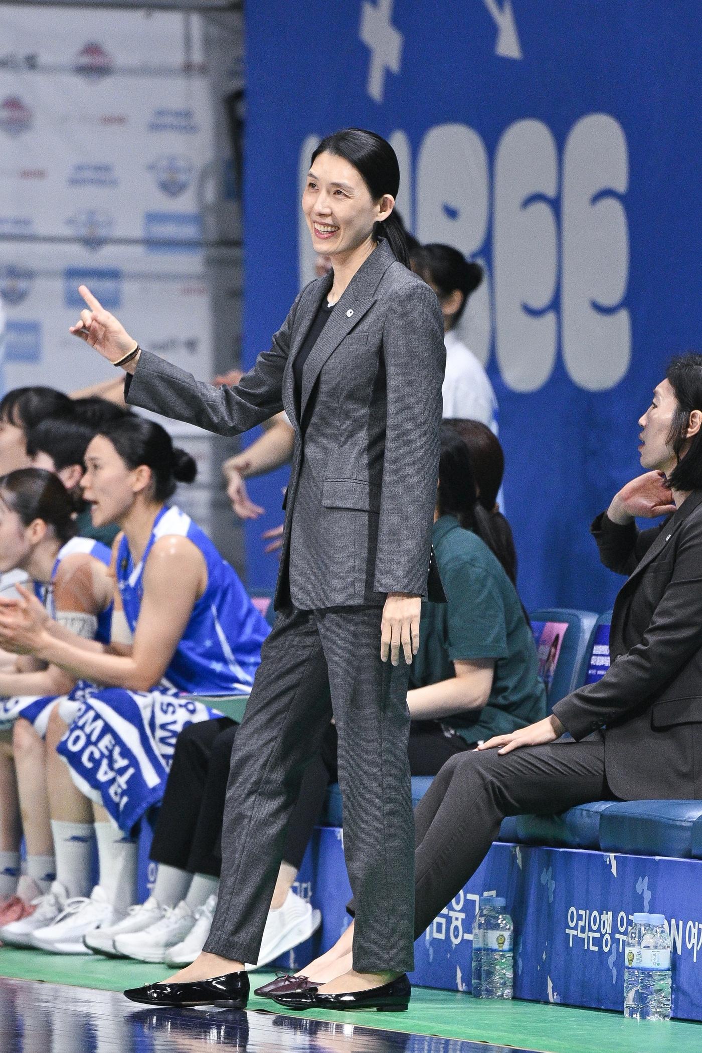 본문 이미지 - 여자농구 아산 우리은행 전주원 감독.(WKBL 제공)