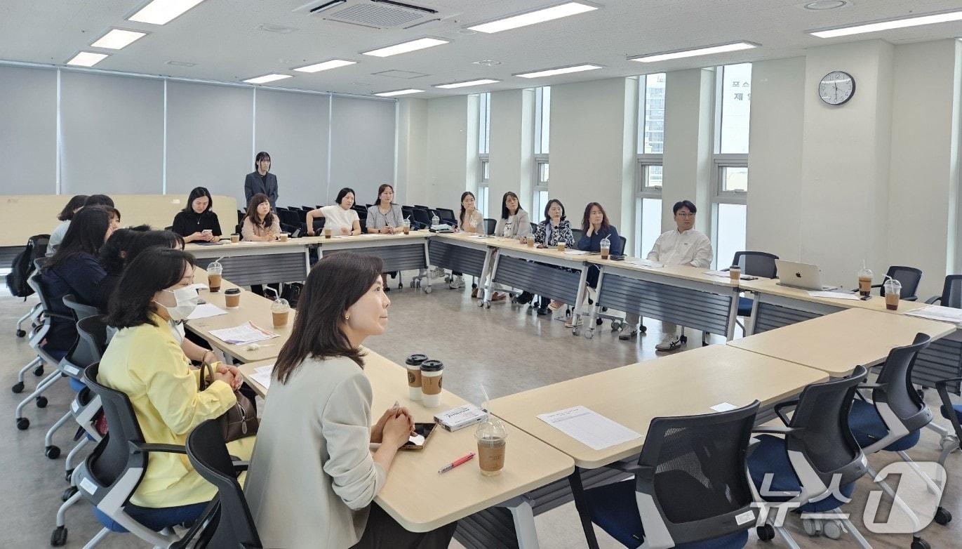 본문 이미지 - 22일 예이린 사회적협동조합이 부산사회복지종합센터에서 아동·청소년 마음건강을 위한 'B-IMPACT 얼라이언스 정기 라운드테이블'을 개최하고 있다. 2026.5.22/뉴스1 ⓒ News1 임순택 기자