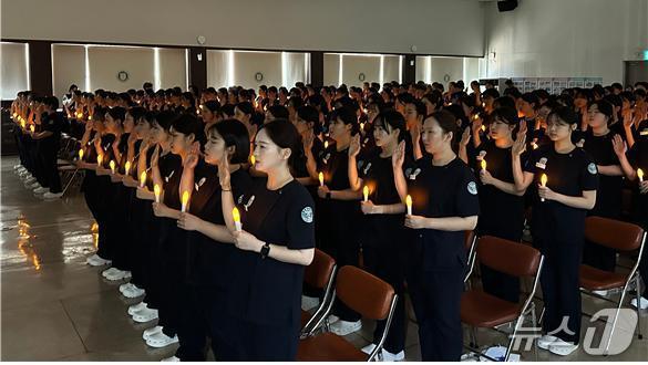 본문 이미지 - 강릉영동대학교는 22일 오후 대학본부 3층 대강당에서 '2026학년도 제62회 나이팅게일 선서식'을 열었다.(강릉영동대 제공, 재판매 및 DB 금지) 2026.5.22/뉴스1