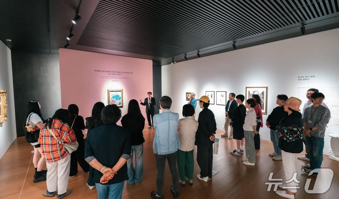 본문 이미지 - JB금융그룹 전북은행이 후원하는 전북은행미술관이 22일 군산 JB문화공간 내 미술관에서 두 번째 특별 기획전 '당신이 보지 못한 유럽 명화전'을 개막했다.(전북은행 제공. 재판매 및 DB 금지)