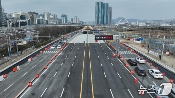 본문 이미지 - 부산 북항 재개발지역 내에 있는 충장지하차도 모습 (부산지방해양수산청 제공. 재판매 및 DB금지)