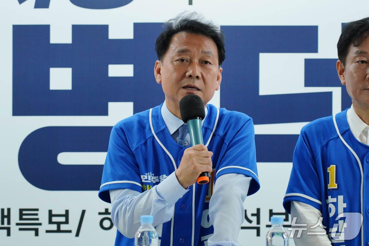 본문 이미지 - 이광재 경기 하남갑 국회의원 보궐선거 후보가 22일 기자회견을 열고 감일·위례 맞춤형 공약을 발표하고 있다.(이광재 캠프 제공. 재판매 및 DB 금지)/뉴스1