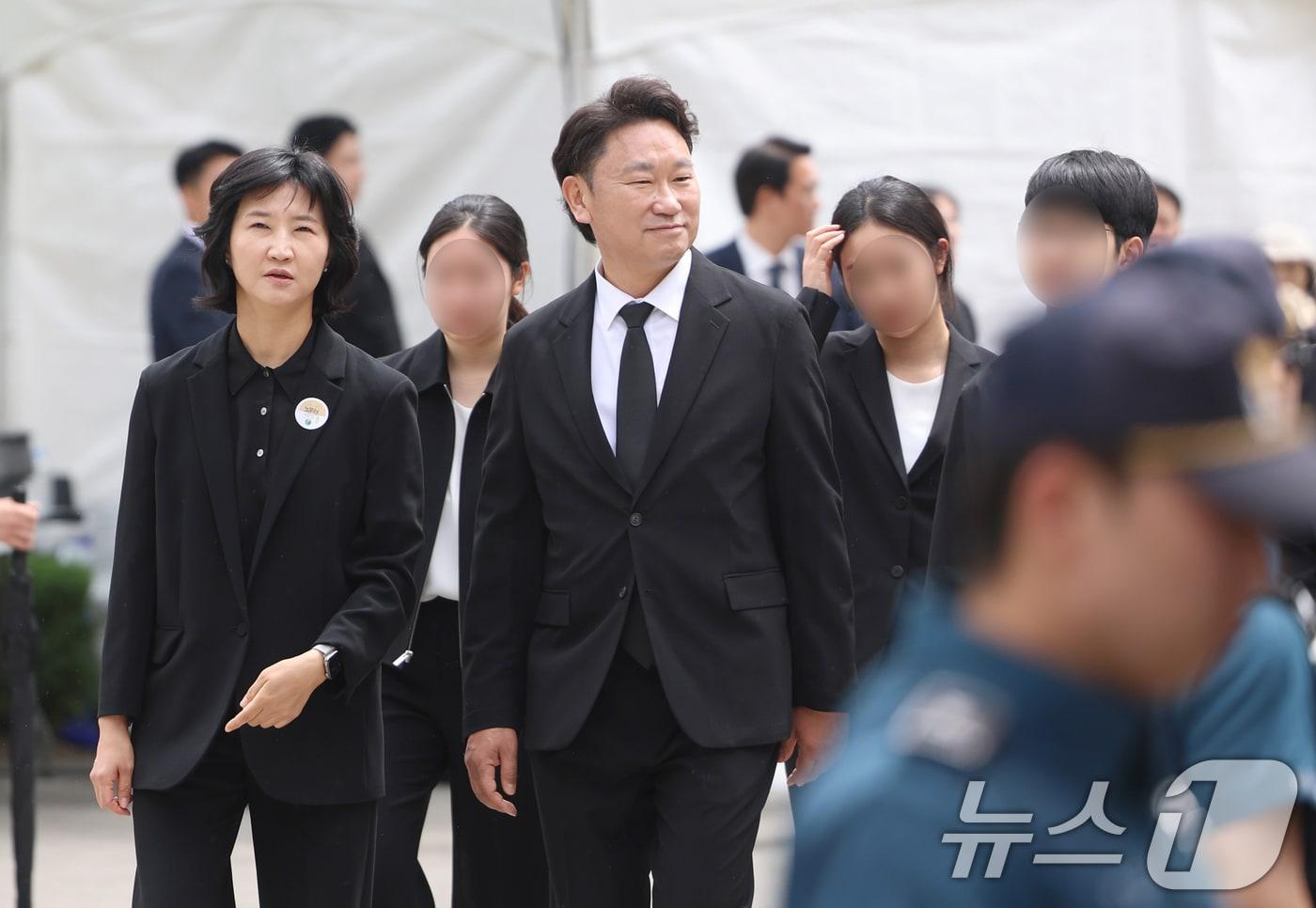 본문 이미지 - 곽상언 더불어민주당 의원(가운데, 공동취재) 2026.5.23 ⓒ 뉴스1 황기선 기자