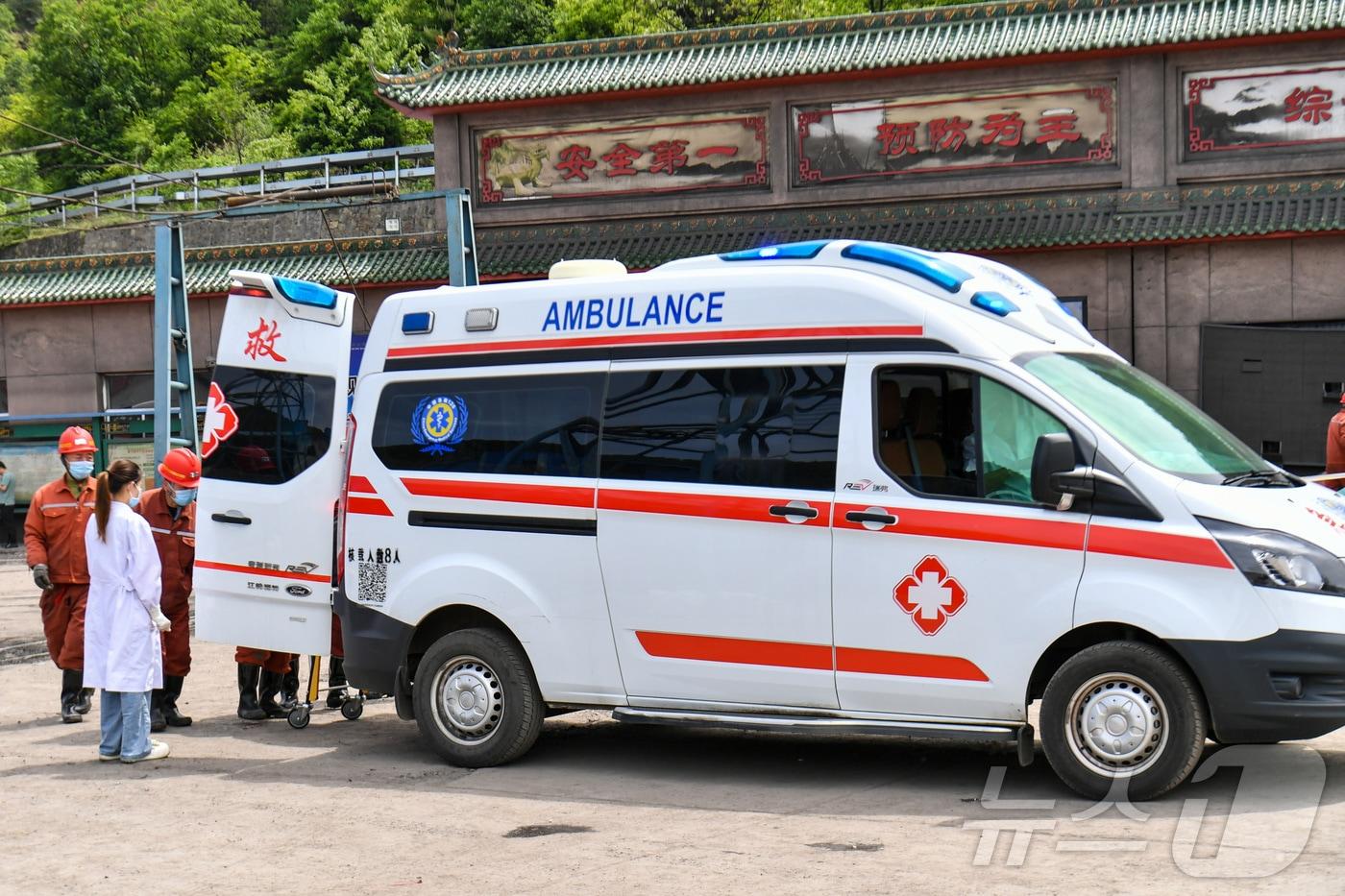 본문 이미지 - 22일 7시 29분쯤 중국 산시성 류선위 탄광에서 폭발 사고가 일어나 82명이 숨졌다. 구조 당국은 23일 매몰된 실종자 9명을 집중 수색 중이라고 밝혔다. 2026.05.23. ⓒ 신화=뉴스1