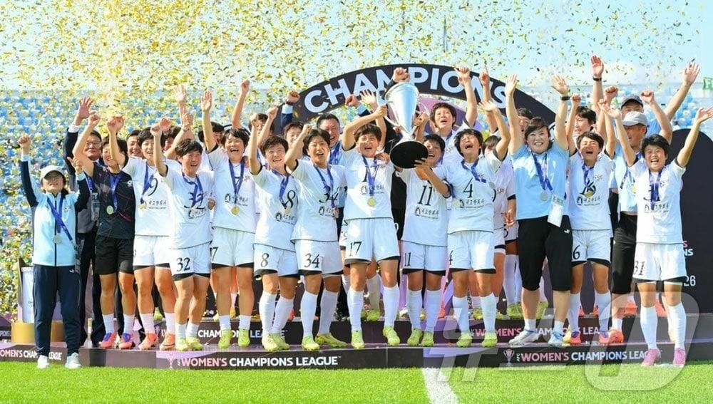본문 이미지 - (평양 노동신문=뉴스1) = 북한의 내고향팀여자축구단.… [국내에서만 사용가능. 재배포 금지. DB 금지. For Use Only in the Republic of Korea. Redistribution Prohibited] rodongphoto@news1.kr
