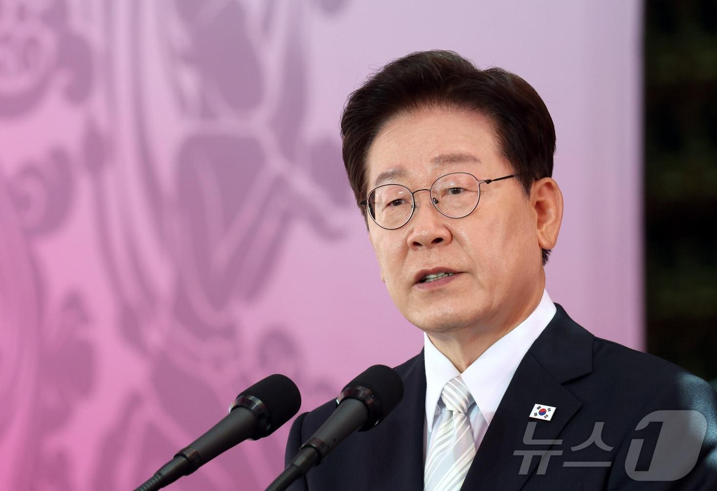 본문 이미지 - 이재명 대통령이 24일 서울 종로구 조계사에서 열린 불기 2570년 부처님오신날 봉축법요식에서 축사를 하고 있다. 2026.5.24 ⓒ 뉴스1 이재명 기자