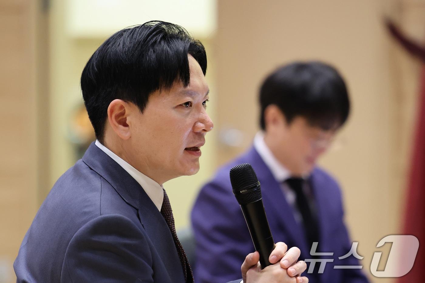 본문 이미지 - 박상용 인천지검 부부장검사가 24일 서울 여의도 국회 의원회관에서 열린 공소취소 찬반 토론회에서 발언하고 있다. 2026.5.24 ⓒ 뉴스1 신웅수 기자