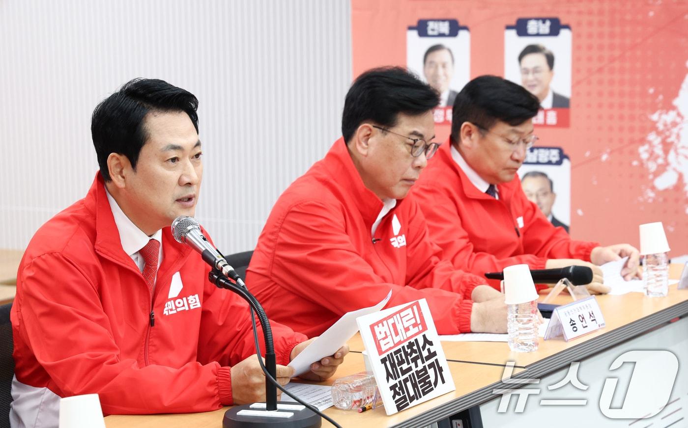 본문 이미지 - 장동혁 국민의힘 대표가 25일 오전 서울 여의도 국민의힘 당사에서 열린 중앙선거대책위원회의에서 발언하고 있다. 2026.5.25 ⓒ 뉴스1 최지환 기자
